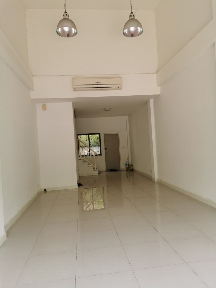 ขายสำนักงานนวมินทร์ รามอินทรา : โฮมออฟฟิศทำเลปัง ที่จอดรถเพียบ 🔥 บี อเวนิว วัชรพล / 3.5 ชั้น (ขายพร้อมผู้เช่า), B-Avenue Watcharapol / 3.5 Storey (SALE WITH TENANT) TAN009