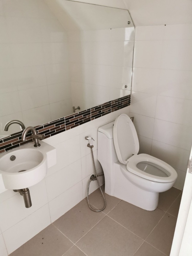 ขายสำนักงานนวมินทร์ รามอินทรา : โฮมออฟฟิศทำเลปัง ที่จอดรถเพียบ 🔥 บี อเวนิว วัชรพล / 3.5 ชั้น (ขายพร้อมผู้เช่า), B-Avenue Watcharapol / 3.5 Storey (SALE WITH TENANT) TAN009