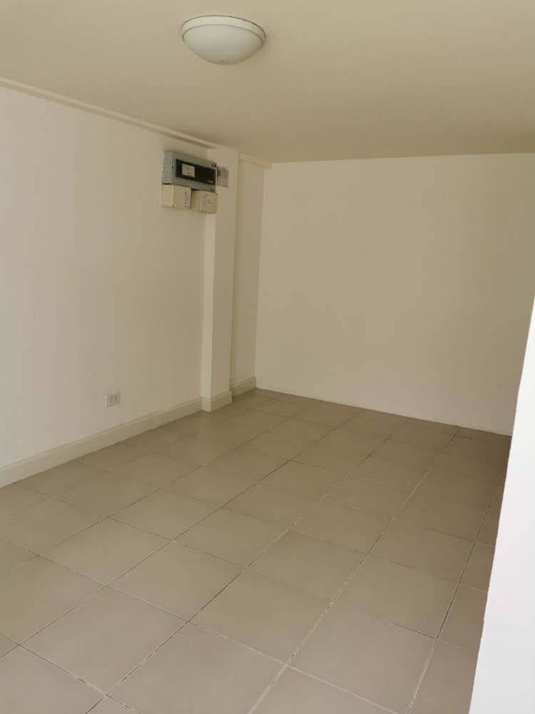 ขายสำนักงานนวมินทร์ รามอินทรา : โฮมออฟฟิศทำเลปัง ที่จอดรถเพียบ 🔥 บี อเวนิว วัชรพล / 3.5 ชั้น (ขายพร้อมผู้เช่า), B-Avenue Watcharapol / 3.5 Storey (SALE WITH TENANT) TAN009