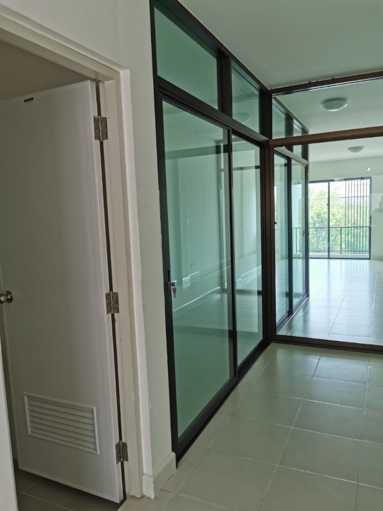 ขายสำนักงานนวมินทร์ รามอินทรา : โฮมออฟฟิศทำเลปัง ที่จอดรถเพียบ 🔥 บี อเวนิว วัชรพล / 3.5 ชั้น (ขายพร้อมผู้เช่า), B-Avenue Watcharapol / 3.5 Storey (SALE WITH TENANT) TAN009