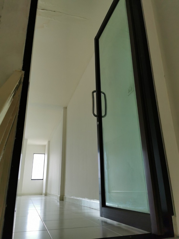 ขายสำนักงานนวมินทร์ รามอินทรา : โฮมออฟฟิศทำเลปัง ที่จอดรถเพียบ 🔥 บี อเวนิว วัชรพล / 3.5 ชั้น (ขายพร้อมผู้เช่า), B-Avenue Watcharapol / 3.5 Storey (SALE WITH TENANT) TAN009