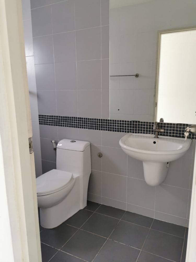 ขายสำนักงานนวมินทร์ รามอินทรา : โฮมออฟฟิศทำเลปัง ที่จอดรถเพียบ 🔥 บี อเวนิว วัชรพล / 3.5 ชั้น (ขายพร้อมผู้เช่า), B-Avenue Watcharapol / 3.5 Storey (SALE WITH TENANT) TAN009