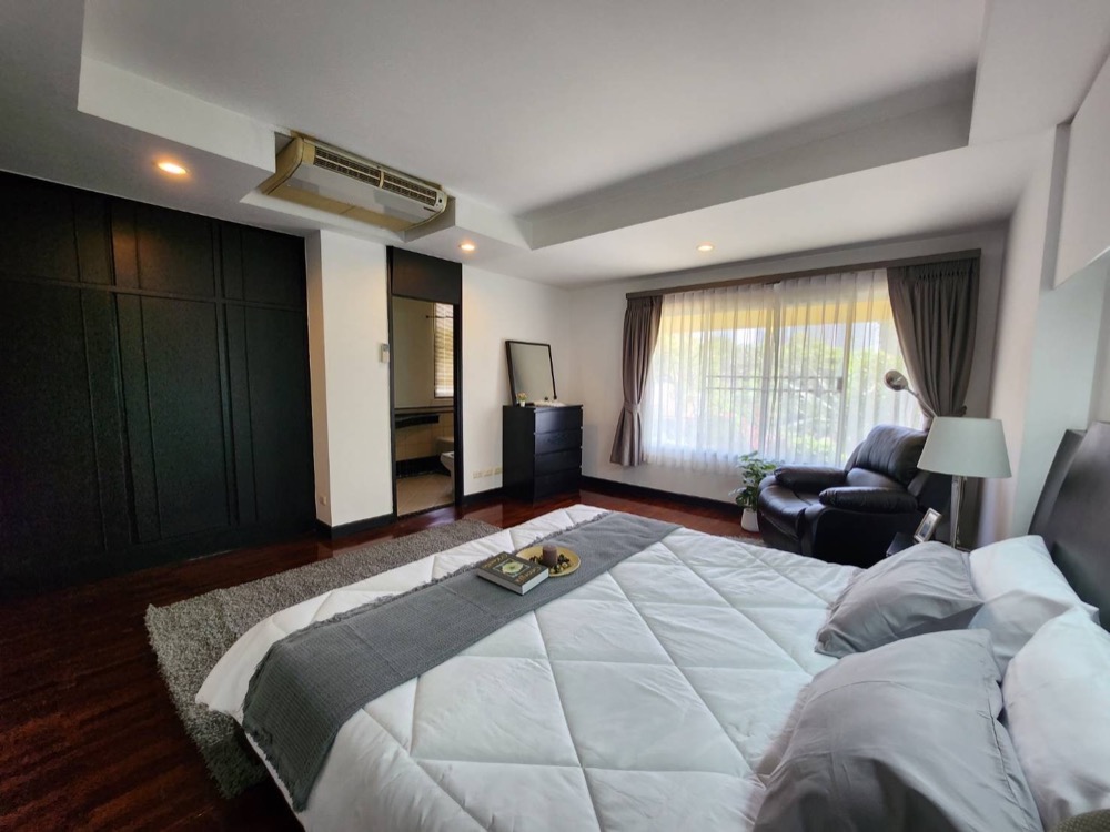 For RentCondoSukhumvit, Asoke, Thonglor : Rent a large room, 3 bedrooms, good location near BTS Thonglor
