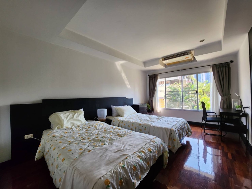 For RentCondoSukhumvit, Asoke, Thonglor : Rent a large room, 3 bedrooms, good location near BTS Thonglor