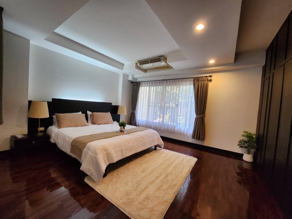 For RentCondoSukhumvit, Asoke, Thonglor : Rent a large room, 3 bedrooms, good location near BTS Thonglor