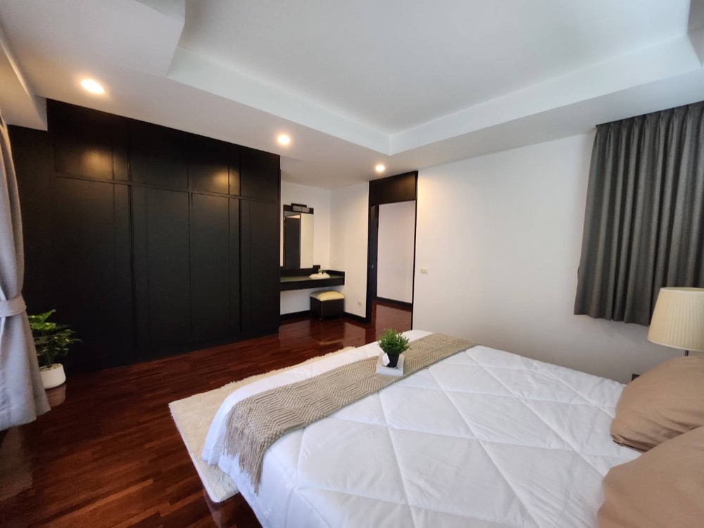 For RentCondoSukhumvit, Asoke, Thonglor : Rent a large room, 3 bedrooms, good location near BTS Thonglor