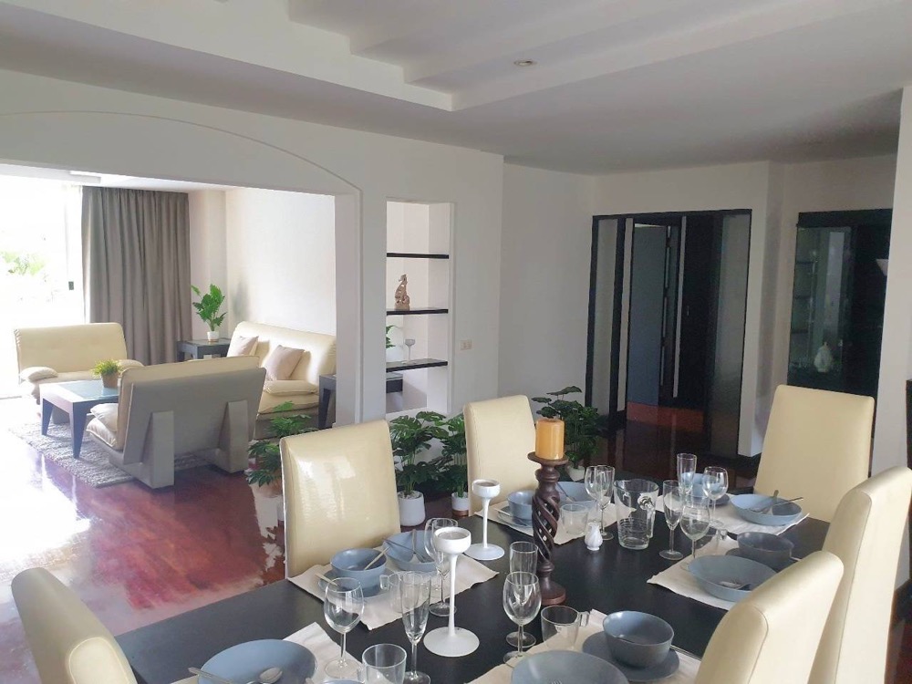 For RentCondoSukhumvit, Asoke, Thonglor : Rent a large room, 3 bedrooms, good location near BTS Thonglor