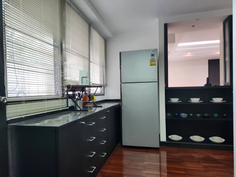For RentCondoSukhumvit, Asoke, Thonglor : Rent a large room, 3 bedrooms, good location near BTS Thonglor