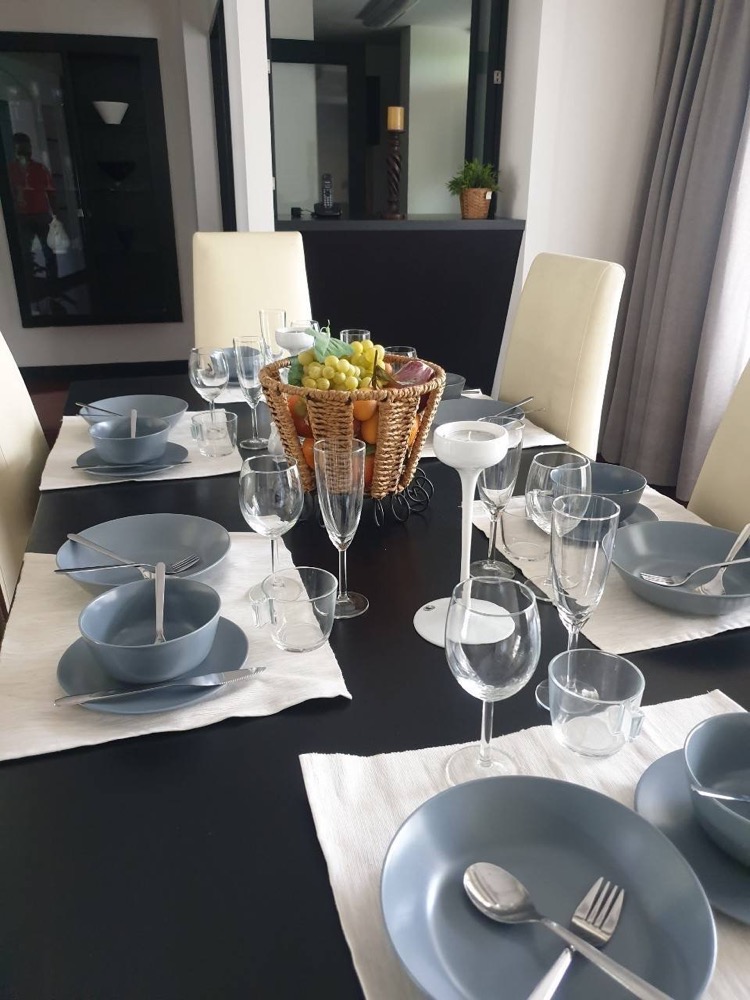 For RentCondoSukhumvit, Asoke, Thonglor : Rent a large room, 3 bedrooms, good location near BTS Thonglor