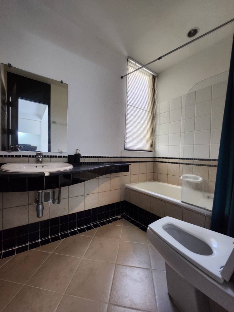 For RentCondoSukhumvit, Asoke, Thonglor : Rent a large room, 3 bedrooms, good location near BTS Thonglor