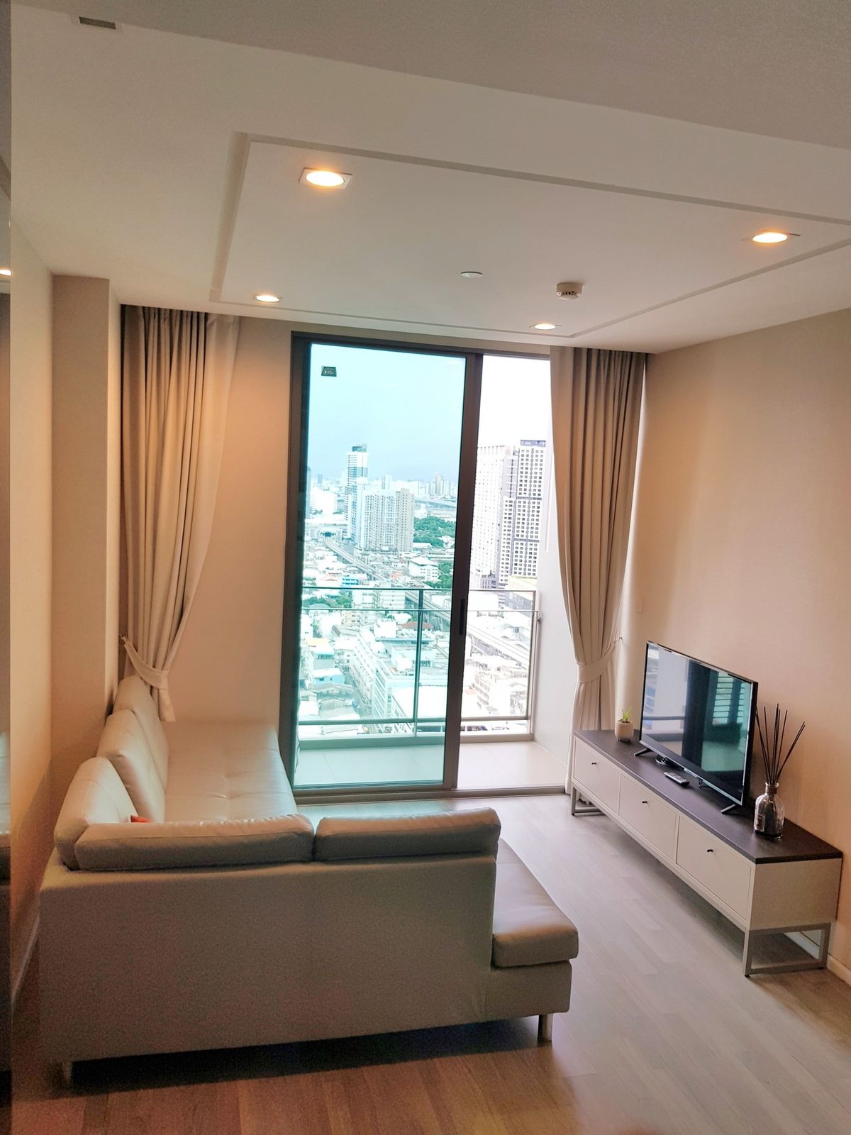 For RentCondoBang Sue, Wong Sawang, Tao Pun : ✨ Rent 333 Riverside ✨ 📍 Near MRT Bang Pho 🚆 only a few steps Convenient for all directions