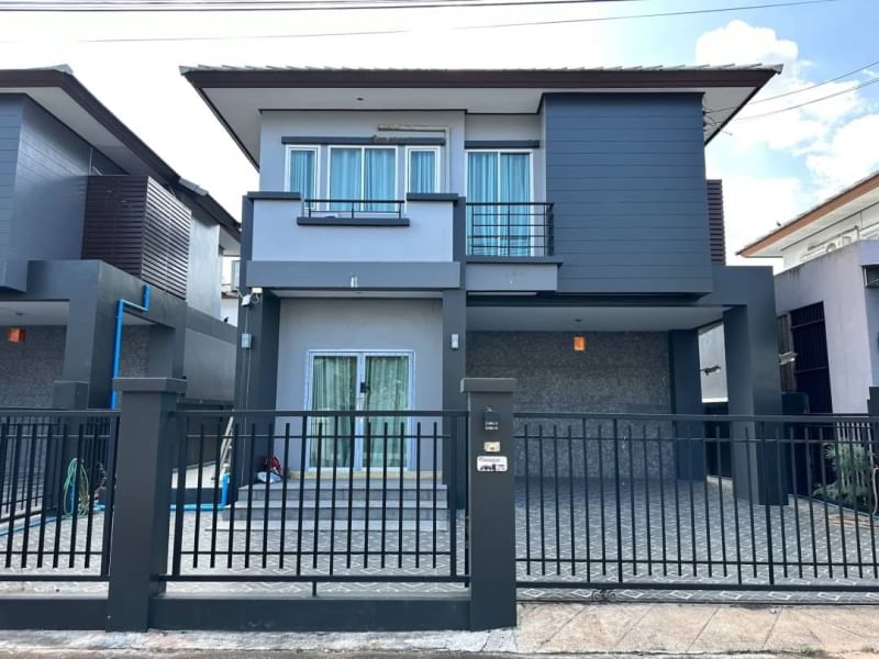 ขายทาวน์โฮมศรีราชา แหลมฉบัง บ้านบึง : ขายบ้านเดี่ยว หมู่บ้านธาดาทาวน์  นาพร้าว ศรีราชา