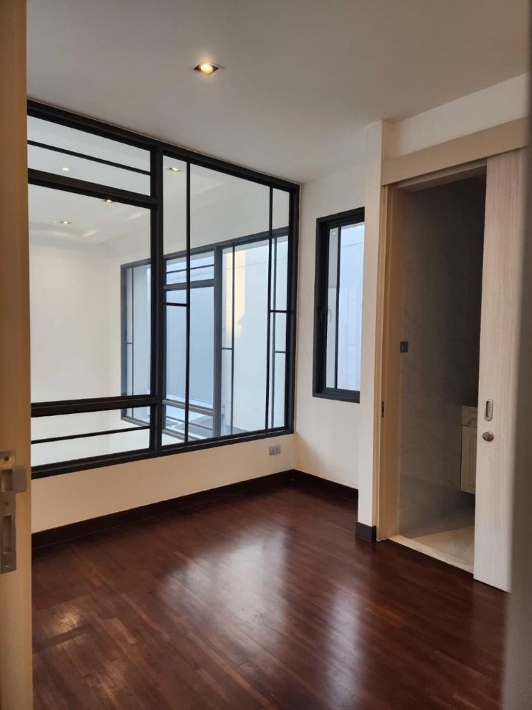 ขายบ้านลาดพร้าว เซ็นทรัลลาดพร้าว : 🔥 ขายด่วน Altitude Mastery Phahonyothin , 5 ห้องนอน ใกล้ BTS พหลโยธิน