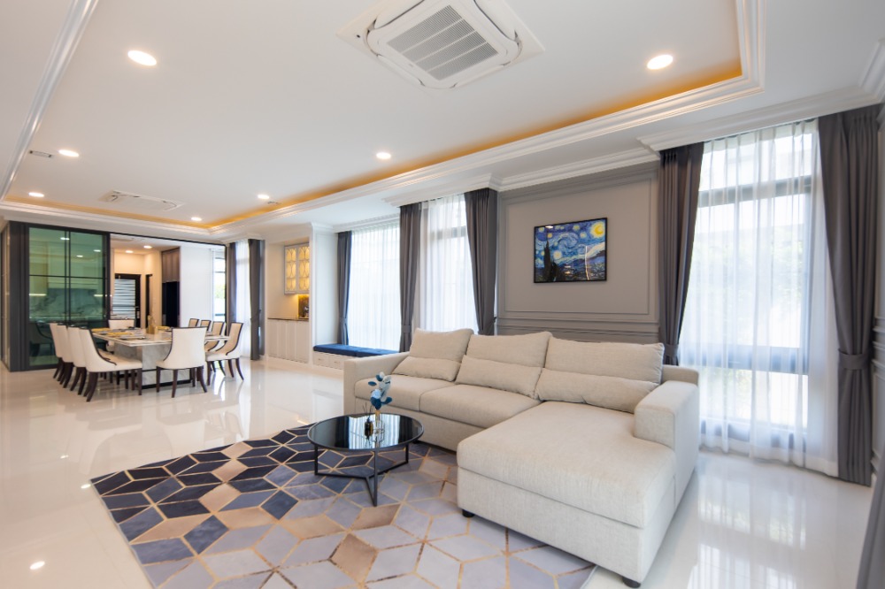 HousePattanakan, Srinakarin : House for rent Nantawan rama9 new krungthepkreetha 600,000baht, 5bedrooms, 7bathrooms, Near Rama9, Pattanakarn, Suan Luang, Srinakarin, Bangna, Suvarnabhumi Airport, Krungthep Kreetha, Sukhumvit, Brighton, and Wellington.