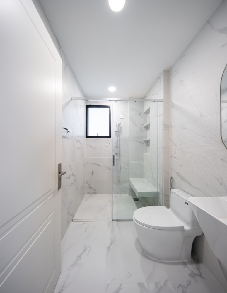 HousePattanakan, Srinakarin : House for rent Nantawan rama9 new krungthepkreetha 600,000baht, 5bedrooms, 7bathrooms, Near Rama9, Pattanakarn, Suan Luang, Srinakarin, Bangna, Suvarnabhumi Airport, Krungthep Kreetha, Sukhumvit, Brighton, and Wellington.