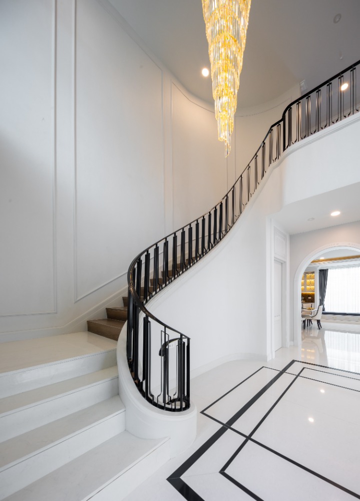 HousePattanakan, Srinakarin : House for rent Nantawan rama9 new krungthepkreetha 600,000baht, 5bedrooms, 7bathrooms, Near Rama9, Pattanakarn, Suan Luang, Srinakarin, Bangna, Suvarnabhumi Airport, Krungthep Kreetha, Sukhumvit, Brighton, and Wellington.