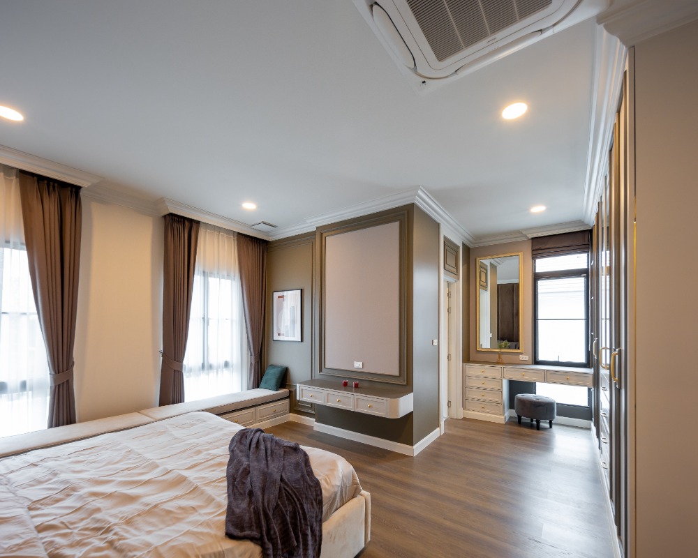 HousePattanakan, Srinakarin : House for rent Nantawan rama9 new krungthepkreetha 600,000baht, 5bedrooms, 7bathrooms, Near Rama9, Pattanakarn, Suan Luang, Srinakarin, Bangna, Suvarnabhumi Airport, Krungthep Kreetha, Sukhumvit, Brighton, and Wellington.