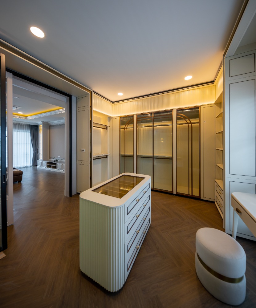 HousePattanakan, Srinakarin : House for rent Nantawan rama9 new krungthepkreetha 600,000baht, 5bedrooms, 7bathrooms, Near Rama9, Pattanakarn, Suan Luang, Srinakarin, Bangna, Suvarnabhumi Airport, Krungthep Kreetha, Sukhumvit, Brighton, and Wellington.