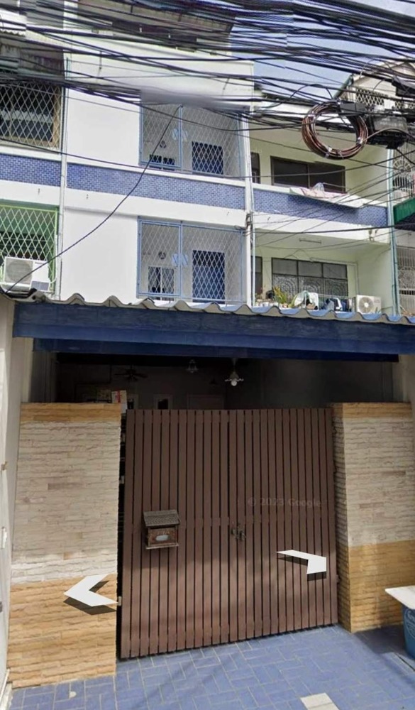 For SaleTownhomeRatchadapisek, Huaikwang, Suttisan : Townhouse for sale, 3+1 floors, Soi Ratchada 7 (Na Thong), 5 bedrooms, 5 bathrooms, very good location, near the Cultural Center MRT station and Huai Khwang station.