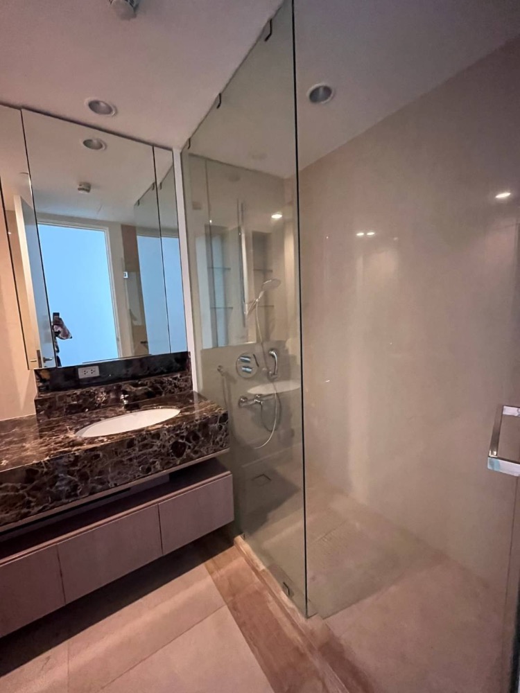 For RentCondoWitthayu, Chidlom, Langsuan, Ploenchit : For rent, 185 RAJADAMRI, 3 bedrooms ,nice view ,beautiful decoration,near BTS Ratchadamri.