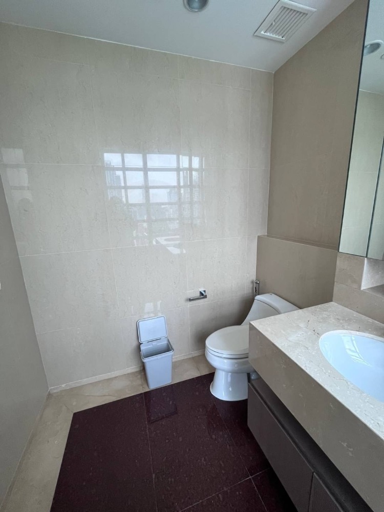 For RentCondoWitthayu, Chidlom, Langsuan, Ploenchit : For rent, 185 RAJADAMRI, 3 bedrooms ,nice view ,beautiful decoration,near BTS Ratchadamri.