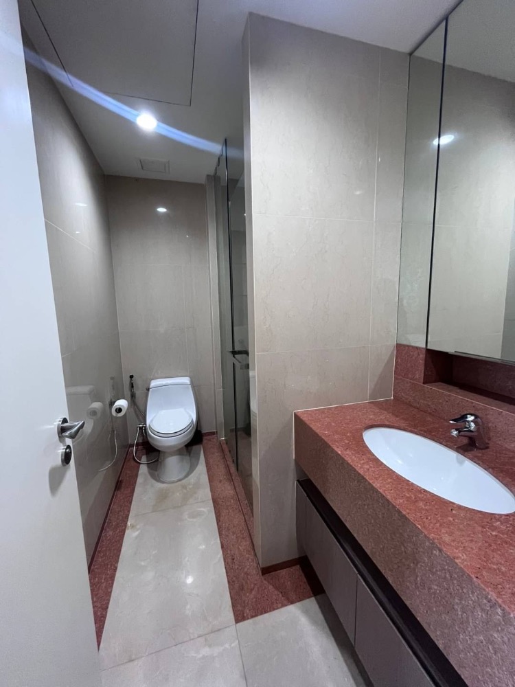 For RentCondoWitthayu, Chidlom, Langsuan, Ploenchit : For rent, 185 RAJADAMRI, 3 bedrooms ,nice view ,beautiful decoration,near BTS Ratchadamri.