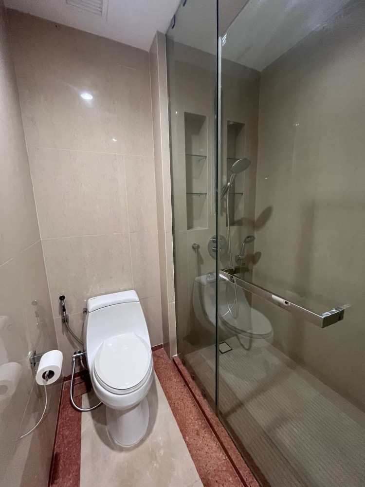 For RentCondoWitthayu, Chidlom, Langsuan, Ploenchit : For rent, 185 RAJADAMRI, 3 bedrooms ,nice view ,beautiful decoration,near BTS Ratchadamri.