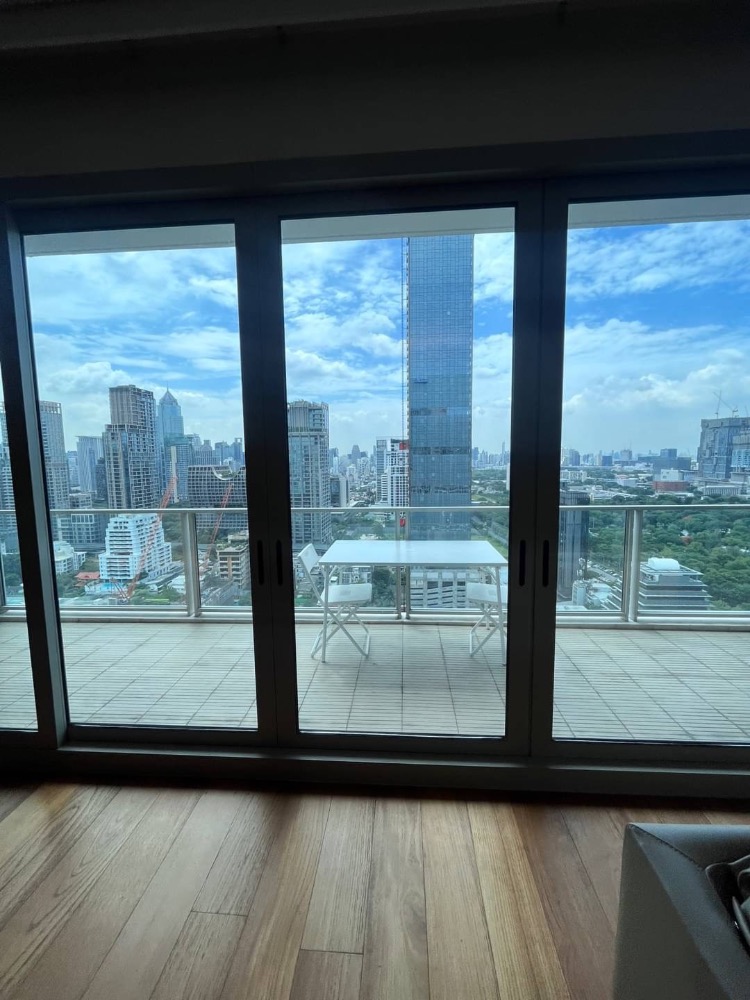 For RentCondoWitthayu, Chidlom, Langsuan, Ploenchit : For rent, 185 RAJADAMRI, 3 bedrooms ,nice view ,beautiful decoration,near BTS Ratchadamri.