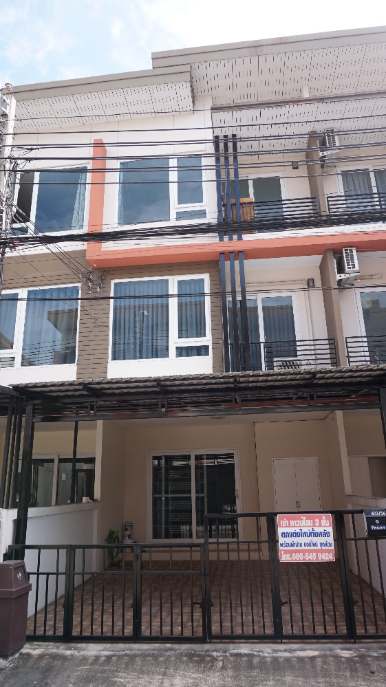 For RentTownhomeKaset Nawamin,Ladplakao : 3-storey townhouse for rent The Trust Village Agriculture - Nuanchan