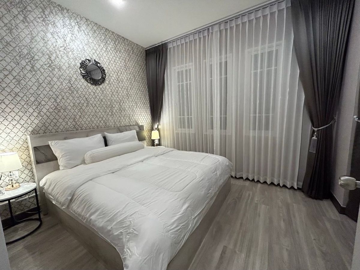 ขายทาวน์โฮมเชียงใหม่ : ‼️ขายด่วน‼️พร้อมผู้เช่า ปิดดีลเช่าเร็วมากกก ว่างไม่เคยถึงเดือน น่าลงทุน โกเด้นทาวน์ เชียงใหม่ - กาดรวมโชค บ้านสวยหรู เฟอร์นิเจอร์ เครื่องใช้ไฟฟ้าครบ พร้อมหิ้วเป๋าเข้าอยู่   สุดคุ้ม ทำเลทอง ตรงข้ามมรวมโชค มีโชคมอลล์ ใกล้ศูนย์ราชการ ใกล้เซ็นทรัลเฟสเชียงใหม่