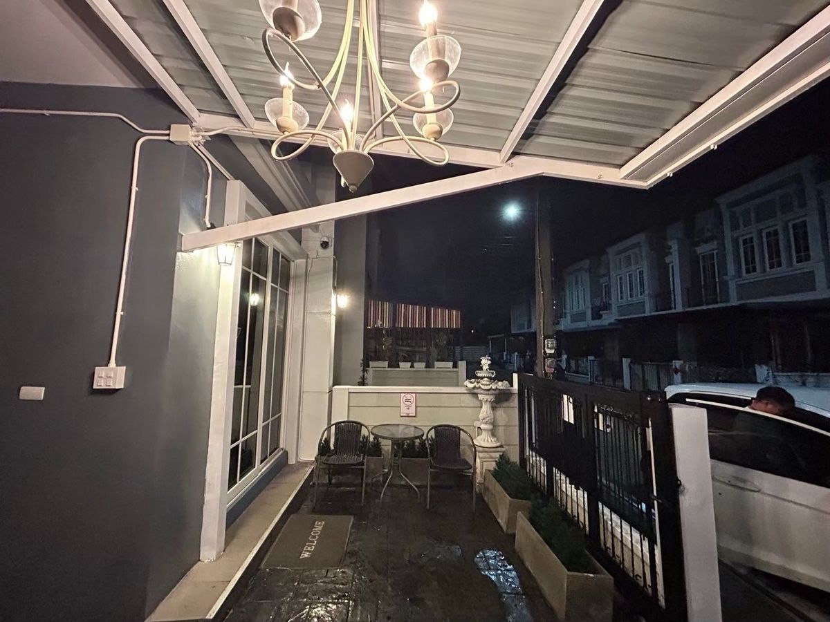 ขายทาวน์โฮมเชียงใหม่ : ‼️ขายด่วน‼️พร้อมผู้เช่า ปิดดีลเช่าเร็วมากกก ว่างไม่เคยถึงเดือน น่าลงทุน โกเด้นทาวน์ เชียงใหม่ - กาดรวมโชค บ้านสวยหรู เฟอร์นิเจอร์ เครื่องใช้ไฟฟ้าครบ พร้อมหิ้วเป๋าเข้าอยู่   สุดคุ้ม ทำเลทอง ตรงข้ามมรวมโชค มีโชคมอลล์ ใกล้ศูนย์ราชการ ใกล้เซ็นทรัลเฟสเชียงใหม่