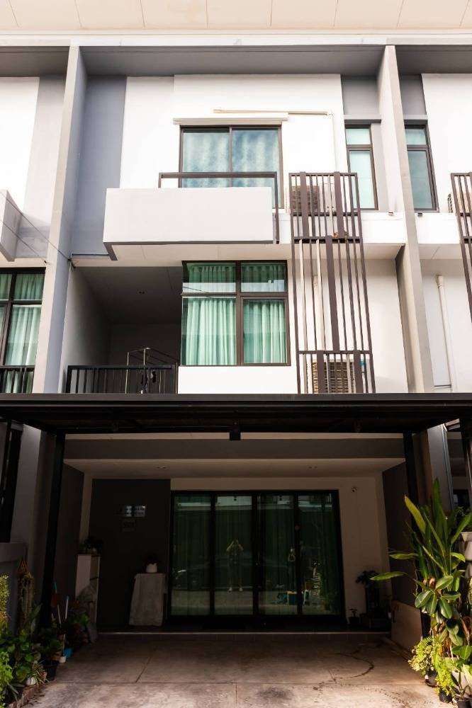 For RentTownhomeKaset Nawamin,Ladplakao : Townhome for rent, Plex Residence Nawamin 111, near the corner market, only 2.2 km.