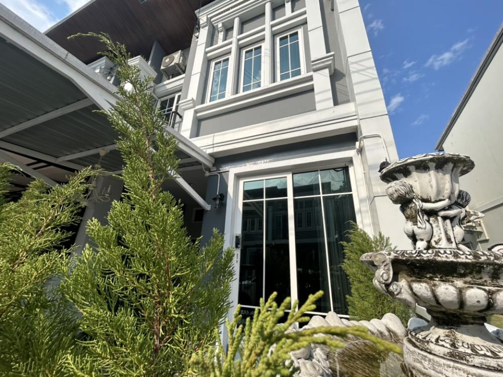For SaleTownhomeChiang Mai : ‼️Urgent Sale‼️With tenants, closing the rental deal very quickly, never been vacant for less than a month, good investment, Golden Town Chiang Mai - Kad Ruamchok, beautiful and luxurious house, complete furniture, electrical appliances, ready to move in,