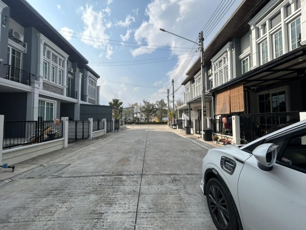 ขายทาวน์โฮมเชียงใหม่ : ‼️ขายด่วน‼️พร้อมผู้เช่า ปิดดีลเช่าเร็วมากกก ว่างไม่เคยถึงเดือน น่าลงทุน โกเด้นทาวน์ เชียงใหม่ - กาดรวมโชค บ้านสวยหรู เฟอร์นิเจอร์ เครื่องใช้ไฟฟ้าครบ พร้อมหิ้วเป๋าเข้าอยู่   สุดคุ้ม ทำเลทอง ตรงข้ามมรวมโชค มีโชคมอลล์ ใกล้ศูนย์ราชการ ใกล้เซ็นทรัลเฟสเชียงใหม่