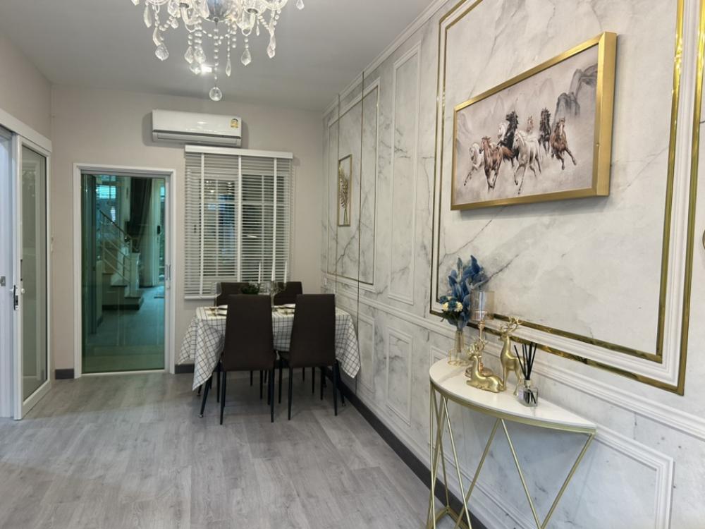 ขายทาวน์โฮมเชียงใหม่ : ‼️ขายด่วน‼️พร้อมผู้เช่า ปิดดีลเช่าเร็วมากกก ว่างไม่เคยถึงเดือน น่าลงทุน โกเด้นทาวน์ เชียงใหม่ - กาดรวมโชค บ้านสวยหรู เฟอร์นิเจอร์ เครื่องใช้ไฟฟ้าครบ พร้อมหิ้วเป๋าเข้าอยู่   สุดคุ้ม ทำเลทอง ตรงข้ามมรวมโชค มีโชคมอลล์ ใกล้ศูนย์ราชการ ใกล้เซ็นทรัลเฟสเชียงใหม่