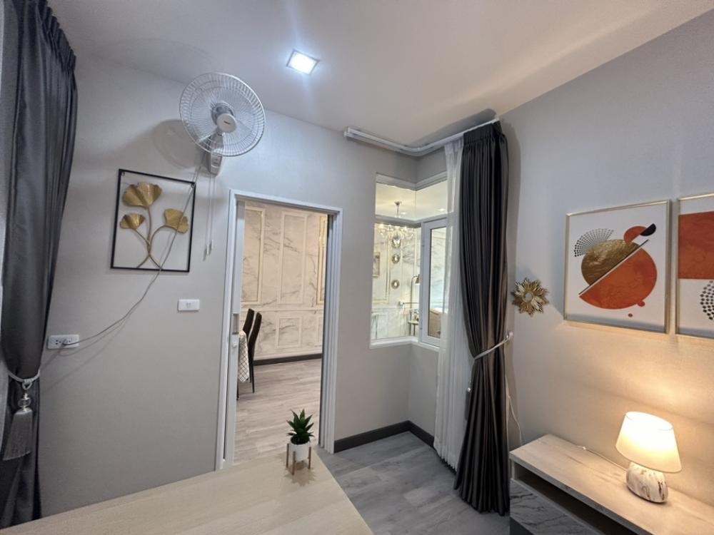 ขายทาวน์โฮมเชียงใหม่ : ‼️ขายด่วน‼️พร้อมผู้เช่า ปิดดีลเช่าเร็วมากกก ว่างไม่เคยถึงเดือน น่าลงทุน โกเด้นทาวน์ เชียงใหม่ - กาดรวมโชค บ้านสวยหรู เฟอร์นิเจอร์ เครื่องใช้ไฟฟ้าครบ พร้อมหิ้วเป๋าเข้าอยู่   สุดคุ้ม ทำเลทอง ตรงข้ามมรวมโชค มีโชคมอลล์ ใกล้ศูนย์ราชการ ใกล้เซ็นทรัลเฟสเชียงใหม่