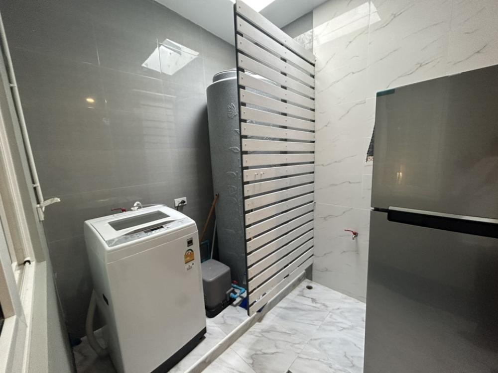 ขายทาวน์โฮมเชียงใหม่ : ‼️ขายด่วน‼️พร้อมผู้เช่า ปิดดีลเช่าเร็วมากกก ว่างไม่เคยถึงเดือน น่าลงทุน โกเด้นทาวน์ เชียงใหม่ - กาดรวมโชค บ้านสวยหรู เฟอร์นิเจอร์ เครื่องใช้ไฟฟ้าครบ พร้อมหิ้วเป๋าเข้าอยู่   สุดคุ้ม ทำเลทอง ตรงข้ามมรวมโชค มีโชคมอลล์ ใกล้ศูนย์ราชการ ใกล้เซ็นทรัลเฟสเชียงใหม่