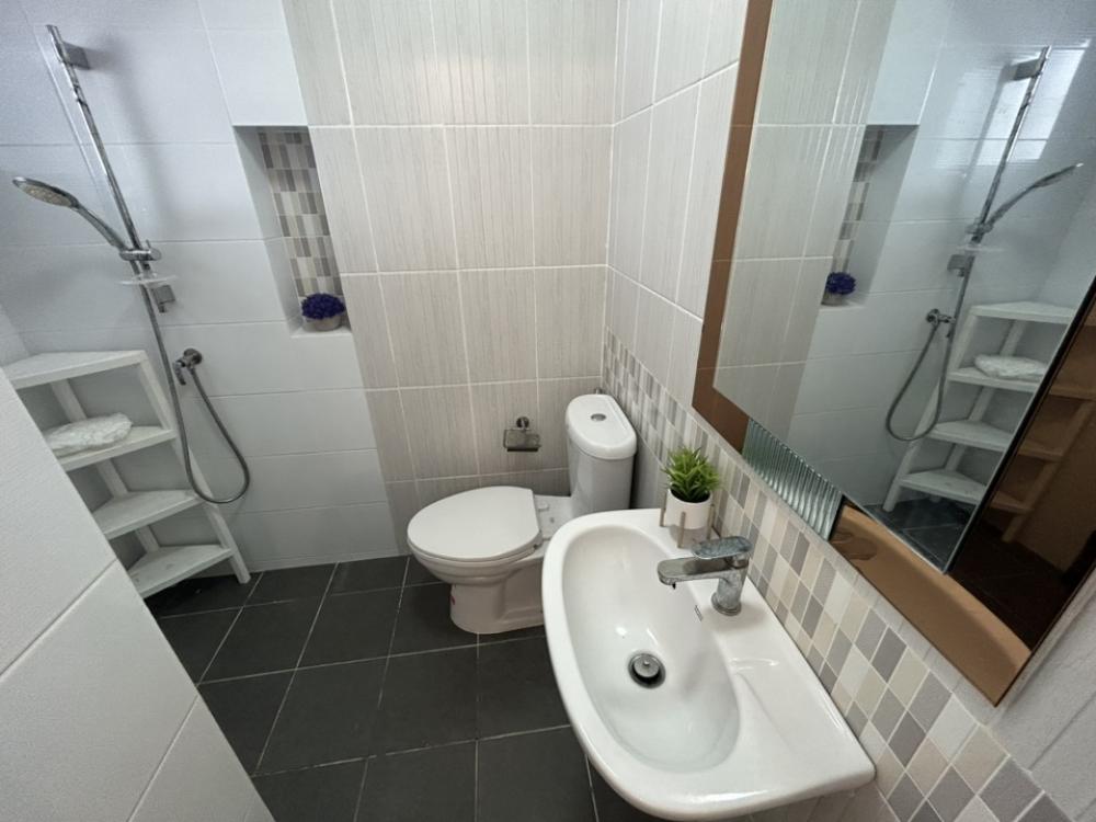 ขายทาวน์โฮมเชียงใหม่ : ‼️ขายด่วน‼️พร้อมผู้เช่า ปิดดีลเช่าเร็วมากกก ว่างไม่เคยถึงเดือน น่าลงทุน โกเด้นทาวน์ เชียงใหม่ - กาดรวมโชค บ้านสวยหรู เฟอร์นิเจอร์ เครื่องใช้ไฟฟ้าครบ พร้อมหิ้วเป๋าเข้าอยู่   สุดคุ้ม ทำเลทอง ตรงข้ามมรวมโชค มีโชคมอลล์ ใกล้ศูนย์ราชการ ใกล้เซ็นทรัลเฟสเชียงใหม่