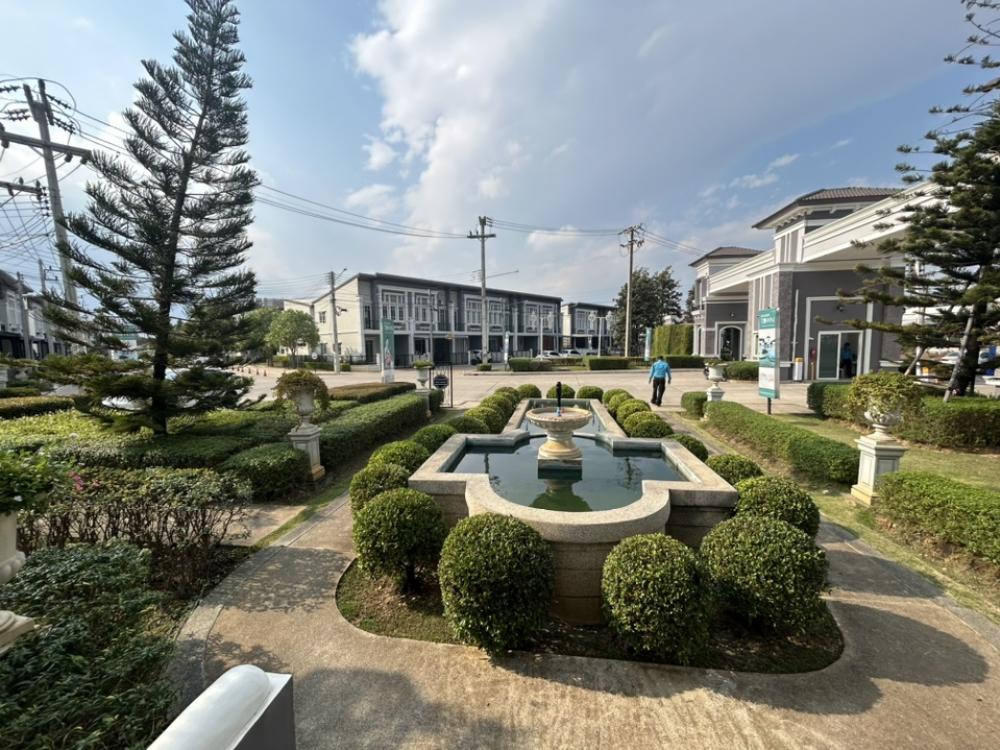 ขายทาวน์โฮมเชียงใหม่ : ‼️ขายด่วน‼️พร้อมผู้เช่า ปิดดีลเช่าเร็วมากกก ว่างไม่เคยถึงเดือน น่าลงทุน โกเด้นทาวน์ เชียงใหม่ - กาดรวมโชค บ้านสวยหรู เฟอร์นิเจอร์ เครื่องใช้ไฟฟ้าครบ พร้อมหิ้วเป๋าเข้าอยู่   สุดคุ้ม ทำเลทอง ตรงข้ามมรวมโชค มีโชคมอลล์ ใกล้ศูนย์ราชการ ใกล้เซ็นทรัลเฟสเชียงใหม่