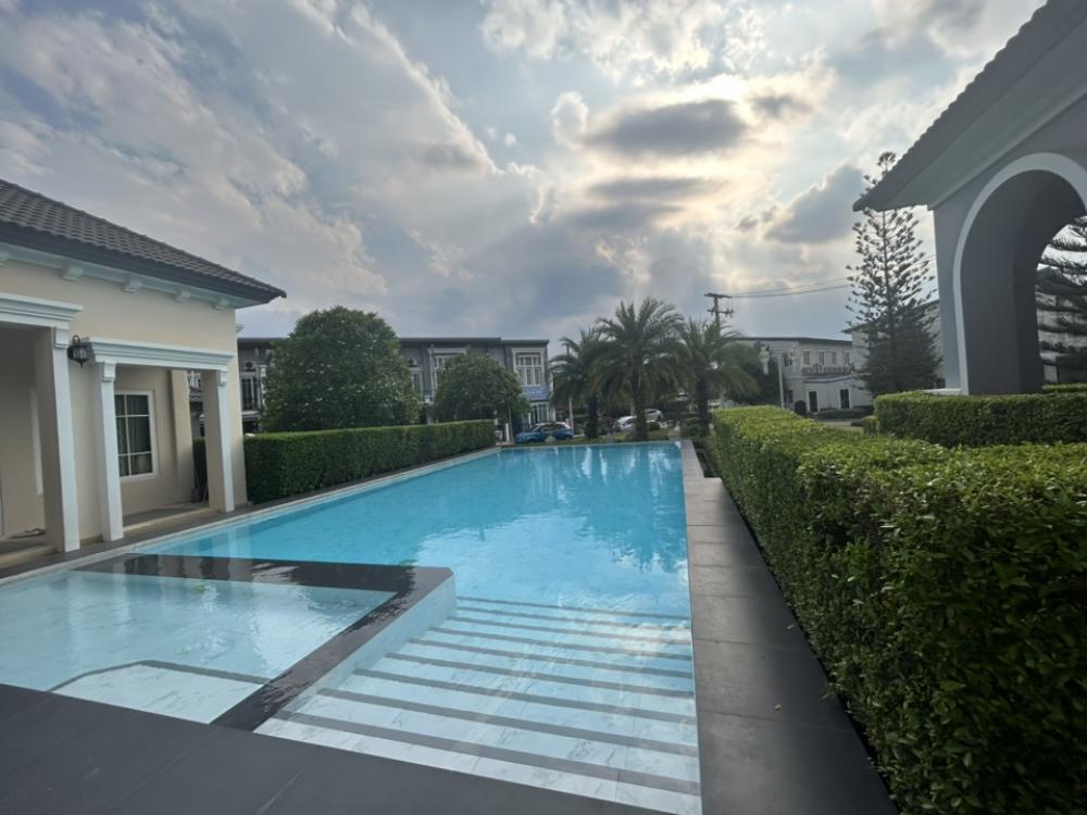 ขายทาวน์โฮมเชียงใหม่ : ‼️ขายด่วน‼️พร้อมผู้เช่า ปิดดีลเช่าเร็วมากกก ว่างไม่เคยถึงเดือน น่าลงทุน โกเด้นทาวน์ เชียงใหม่ - กาดรวมโชค บ้านสวยหรู เฟอร์นิเจอร์ เครื่องใช้ไฟฟ้าครบ พร้อมหิ้วเป๋าเข้าอยู่   สุดคุ้ม ทำเลทอง ตรงข้ามมรวมโชค มีโชคมอลล์ ใกล้ศูนย์ราชการ ใกล้เซ็นทรัลเฟสเชียงใหม่