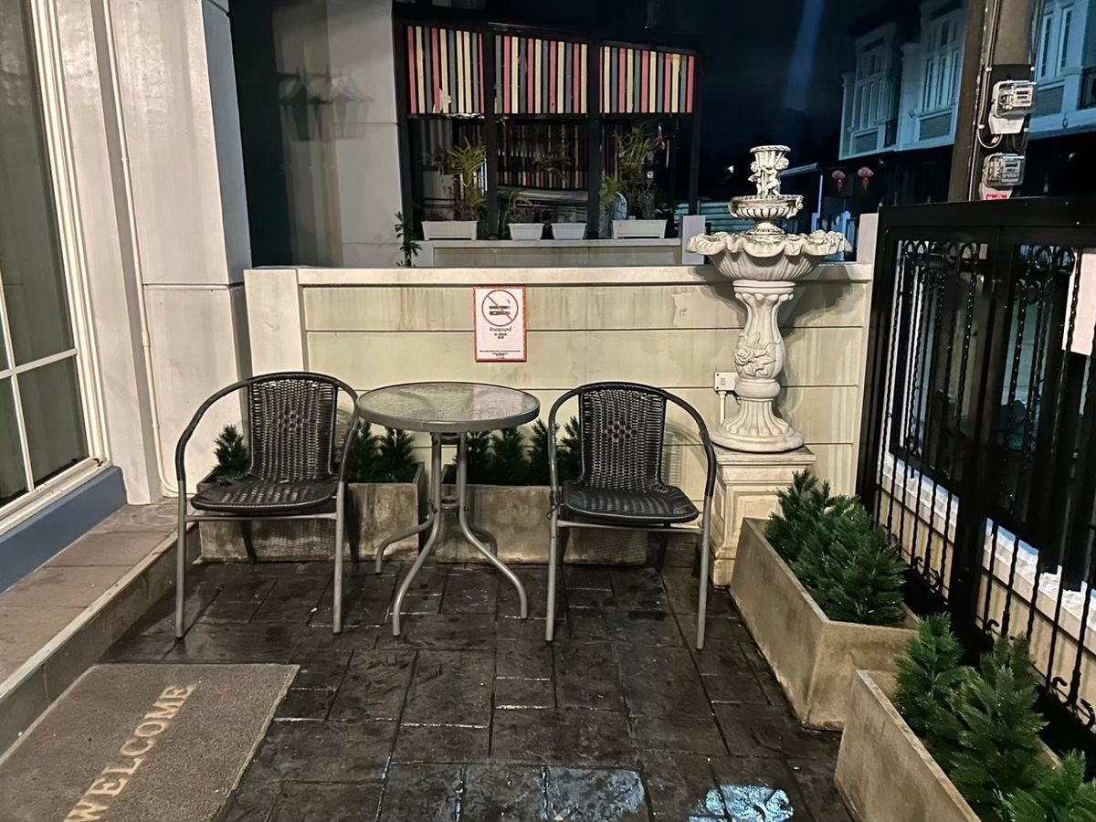 ขายทาวน์โฮมเชียงใหม่ : ‼️ขายด่วน‼️พร้อมผู้เช่า ปิดดีลเช่าเร็วมากกก ว่างไม่เคยถึงเดือน น่าลงทุน โกเด้นทาวน์ เชียงใหม่ - กาดรวมโชค บ้านสวยหรู เฟอร์นิเจอร์ เครื่องใช้ไฟฟ้าครบ พร้อมหิ้วเป๋าเข้าอยู่   สุดคุ้ม ทำเลทอง ตรงข้ามมรวมโชค มีโชคมอลล์ ใกล้ศูนย์ราชการ ใกล้เซ็นทรัลเฟสเชียงใหม่