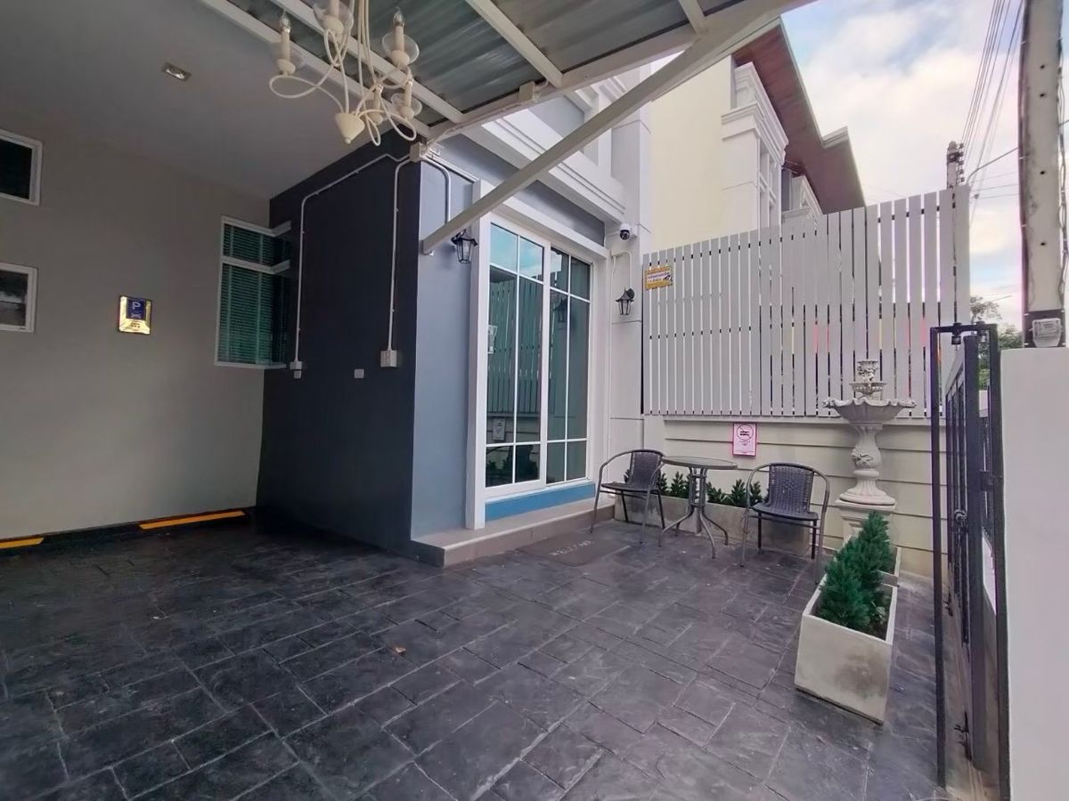 ขายทาวน์โฮมเชียงใหม่ : ‼️ขายด่วน‼️พร้อมผู้เช่า ปิดดีลเช่าเร็วมากกก ว่างไม่เคยถึงเดือน น่าลงทุน โกเด้นทาวน์ เชียงใหม่ - กาดรวมโชค บ้านสวยหรู เฟอร์นิเจอร์ เครื่องใช้ไฟฟ้าครบ พร้อมหิ้วเป๋าเข้าอยู่   สุดคุ้ม ทำเลทอง ตรงข้ามมรวมโชค มีโชคมอลล์ ใกล้ศูนย์ราชการ ใกล้เซ็นทรัลเฟสเชียงใหม่