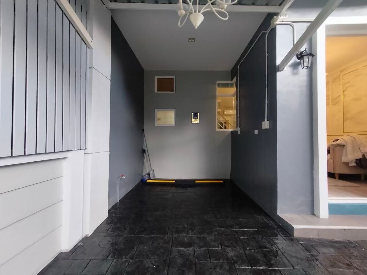 ขายทาวน์โฮมเชียงใหม่ : ‼️ขายด่วน‼️พร้อมผู้เช่า ปิดดีลเช่าเร็วมากกก ว่างไม่เคยถึงเดือน น่าลงทุน โกเด้นทาวน์ เชียงใหม่ - กาดรวมโชค บ้านสวยหรู เฟอร์นิเจอร์ เครื่องใช้ไฟฟ้าครบ พร้อมหิ้วเป๋าเข้าอยู่   สุดคุ้ม ทำเลทอง ตรงข้ามมรวมโชค มีโชคมอลล์ ใกล้ศูนย์ราชการ ใกล้เซ็นทรัลเฟสเชียงใหม่