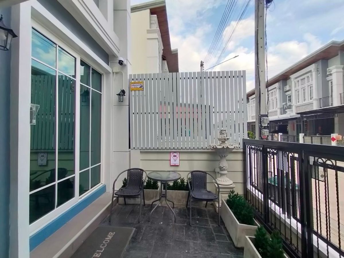 ขายทาวน์โฮมเชียงใหม่ : ‼️ขายด่วน‼️พร้อมผู้เช่า ปิดดีลเช่าเร็วมากกก ว่างไม่เคยถึงเดือน น่าลงทุน โกเด้นทาวน์ เชียงใหม่ - กาดรวมโชค บ้านสวยหรู เฟอร์นิเจอร์ เครื่องใช้ไฟฟ้าครบ พร้อมหิ้วเป๋าเข้าอยู่   สุดคุ้ม ทำเลทอง ตรงข้ามมรวมโชค มีโชคมอลล์ ใกล้ศูนย์ราชการ ใกล้เซ็นทรัลเฟสเชียงใหม่