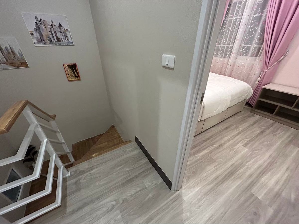 ขายทาวน์โฮมเชียงใหม่ : ‼️ขายด่วน‼️พร้อมผู้เช่า ปิดดีลเช่าเร็วมากกก ว่างไม่เคยถึงเดือน น่าลงทุน โกเด้นทาวน์ เชียงใหม่ - กาดรวมโชค บ้านสวยหรู เฟอร์นิเจอร์ เครื่องใช้ไฟฟ้าครบ พร้อมหิ้วเป๋าเข้าอยู่   สุดคุ้ม ทำเลทอง ตรงข้ามมรวมโชค มีโชคมอลล์ ใกล้ศูนย์ราชการ ใกล้เซ็นทรัลเฟสเชียงใหม่