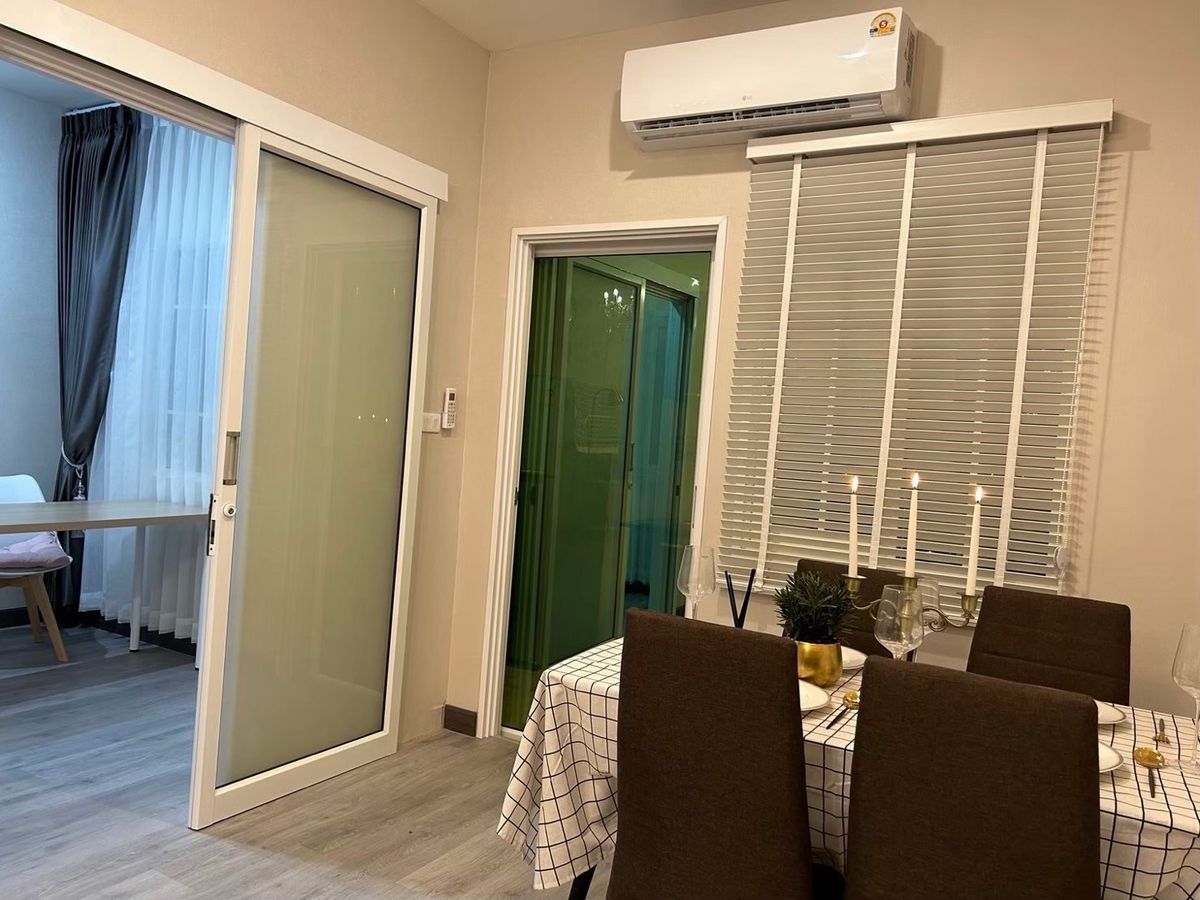 ขายทาวน์โฮมเชียงใหม่ : ‼️ขายด่วน‼️พร้อมผู้เช่า ปิดดีลเช่าเร็วมากกก ว่างไม่เคยถึงเดือน น่าลงทุน โกเด้นทาวน์ เชียงใหม่ - กาดรวมโชค บ้านสวยหรู เฟอร์นิเจอร์ เครื่องใช้ไฟฟ้าครบ พร้อมหิ้วเป๋าเข้าอยู่   สุดคุ้ม ทำเลทอง ตรงข้ามมรวมโชค มีโชคมอลล์ ใกล้ศูนย์ราชการ ใกล้เซ็นทรัลเฟสเชียงใหม่