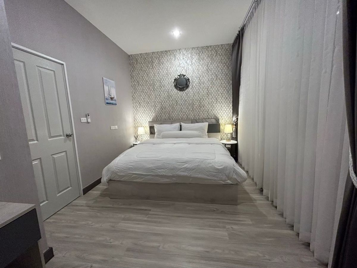 ขายทาวน์โฮมเชียงใหม่ : ‼️ขายด่วน‼️พร้อมผู้เช่า ปิดดีลเช่าเร็วมากกก ว่างไม่เคยถึงเดือน น่าลงทุน โกเด้นทาวน์ เชียงใหม่ - กาดรวมโชค บ้านสวยหรู เฟอร์นิเจอร์ เครื่องใช้ไฟฟ้าครบ พร้อมหิ้วเป๋าเข้าอยู่   สุดคุ้ม ทำเลทอง ตรงข้ามมรวมโชค มีโชคมอลล์ ใกล้ศูนย์ราชการ ใกล้เซ็นทรัลเฟสเชียงใหม่