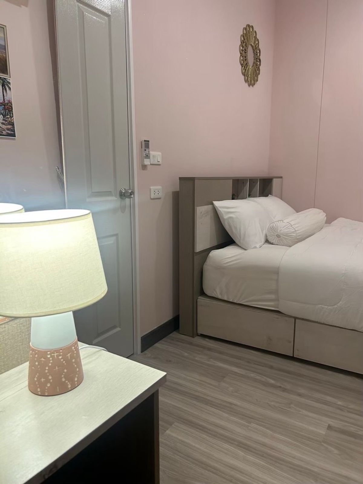 ขายทาวน์โฮมเชียงใหม่ : ‼️ขายด่วน‼️พร้อมผู้เช่า ปิดดีลเช่าเร็วมากกก ว่างไม่เคยถึงเดือน น่าลงทุน โกเด้นทาวน์ เชียงใหม่ - กาดรวมโชค บ้านสวยหรู เฟอร์นิเจอร์ เครื่องใช้ไฟฟ้าครบ พร้อมหิ้วเป๋าเข้าอยู่   สุดคุ้ม ทำเลทอง ตรงข้ามมรวมโชค มีโชคมอลล์ ใกล้ศูนย์ราชการ ใกล้เซ็นทรัลเฟสเชียงใหม่