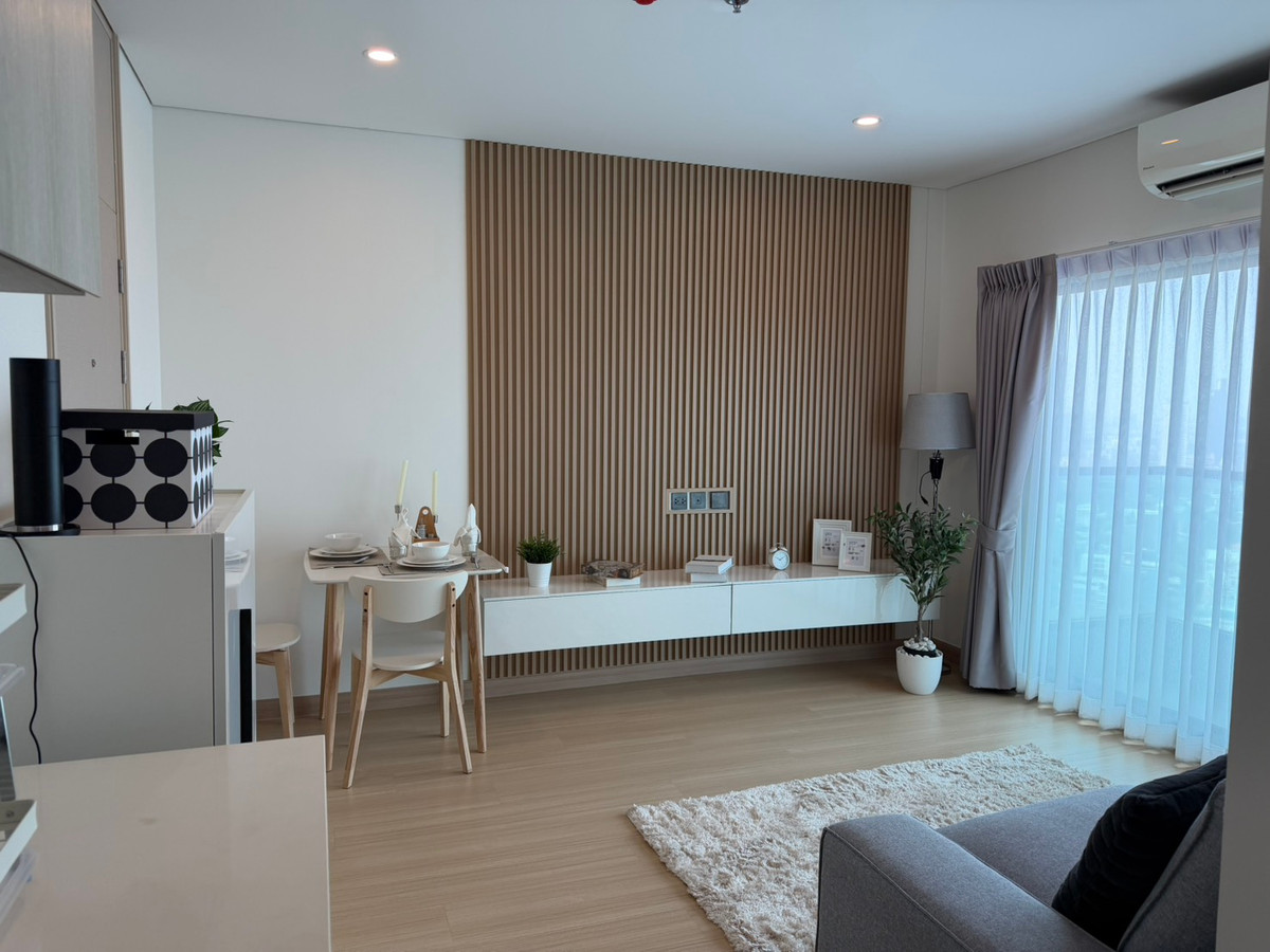 ขายคอนโดเกษตรศาสตร์ รัชโยธิน : ขายด่วน! คอนโดหรู วิวสระว่ายน้ำ ชั้นสูง 26 @Lumpini Park Phahol 32 ห้องใหญ่ 2 นอน 2 น้ำ สภาพนางฟ้า พร้อมอยู่ทันที!  คุ้มที่สุดในย่านเกษตร-รัชโยธิน! คอนโด High Rise ติดถนนใหญ่พหลโยธิน เดินทางง่ายเพียง 200 เมตรถึง BTS เสนานิคม ห้องสวย วิวเปิดโล่ง ตกแต่งครบเ