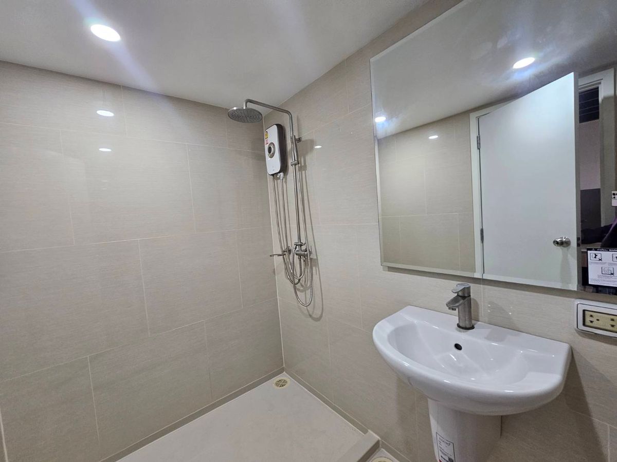 ให้เช่าคอนโดนวมินทร์ รามอินทรา : ห้องใหม่มาก เช่า 1 ห้องนอน Duplex 1 ห้องน้ำ  Blossom Condo @ Fashion Beyond